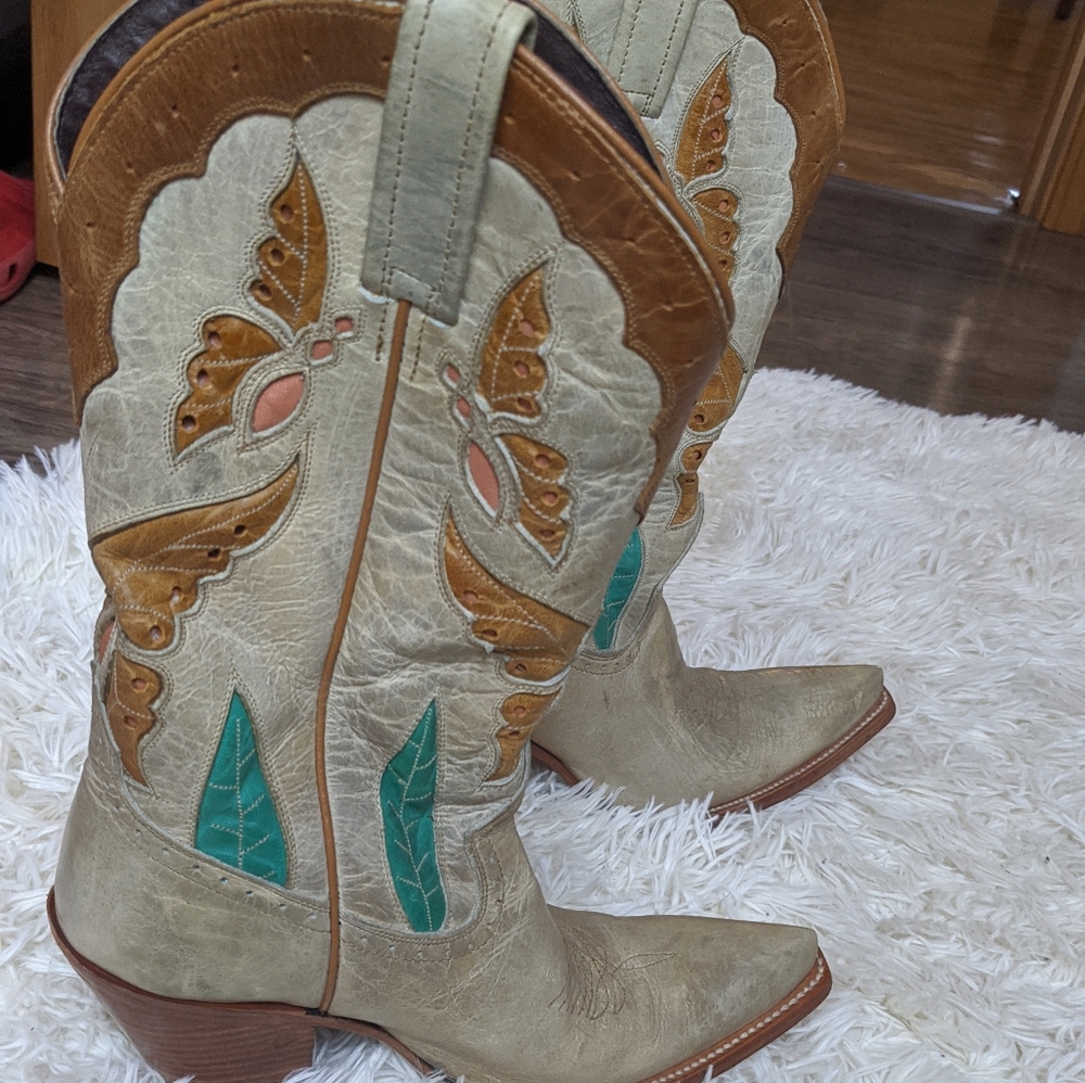 Boots - Picture 4 of 7